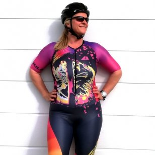 Design für www.Lanakila-Sports.de / Damen Trisuit bunt Triathlon - Tolle Zusammenarbeit mit LANAKILA Sports:) Aero Triathlon Suit .Zusammen haben wir den bunten Aero Triathlon Suit für etwas fülligere Sportlerinnen entworfen. Design Kollektion "Mana". Das Fotomodel bin übrigens ich ;) *Grins. Werbelink: www.lanakila-sports.de